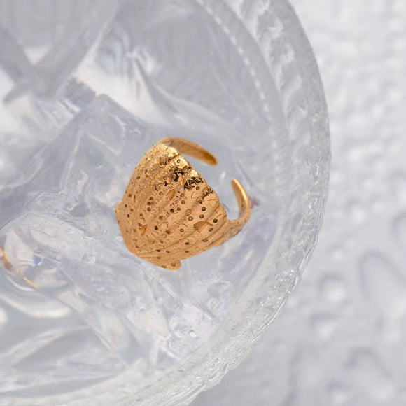 LUSH 18K GOLD PLATED SEASHELL OPEN RING